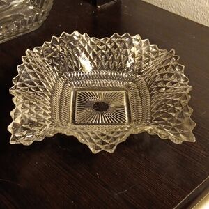 SQUARE RUFFLED BOWL